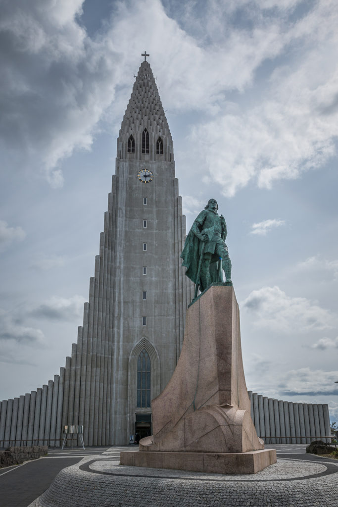 HALLGRÍMSKIRKJA iceland church in Reykjavik